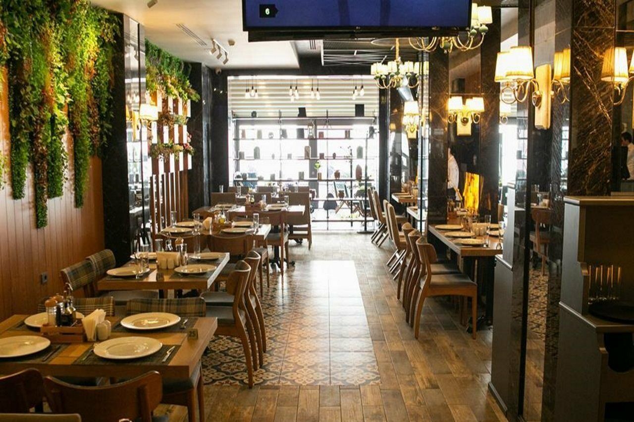 فندق ثياتروم باكو المظهر الخارجي الصورة Restaurant in Madrid