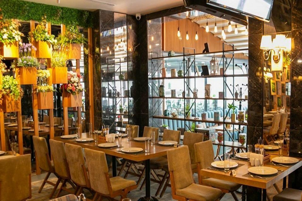 فندق ثياتروم باكو المظهر الخارجي الصورة Interior of a restaurant in India
